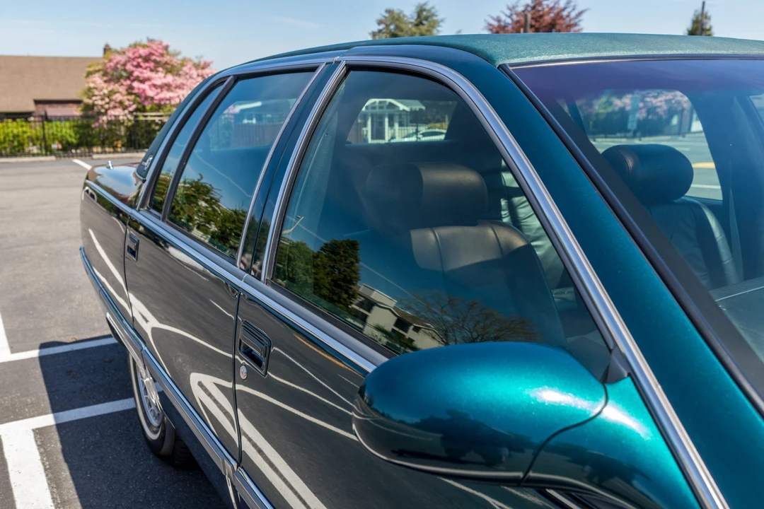 1995 Cadillac Fleetwood - Image 19 of 31