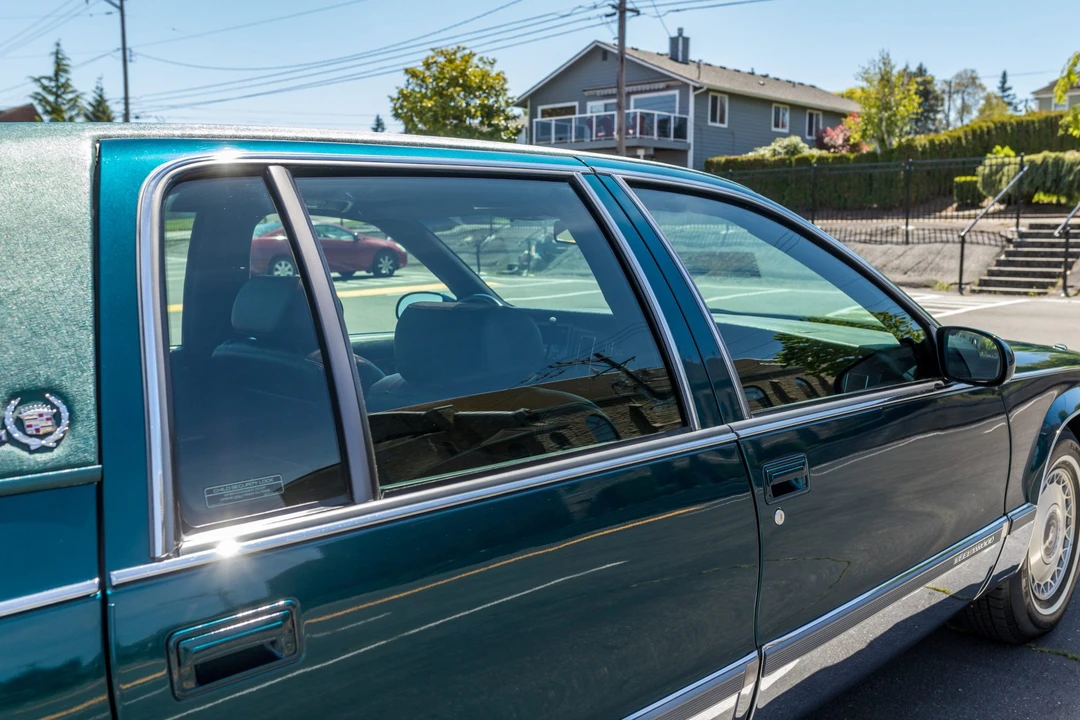 1995 Cadillac Fleetwood - Image 26 of 31