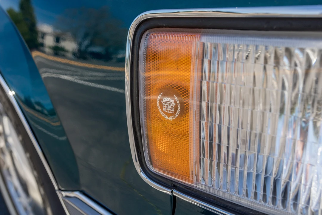 1995 Cadillac Fleetwood - Image 13 of 31