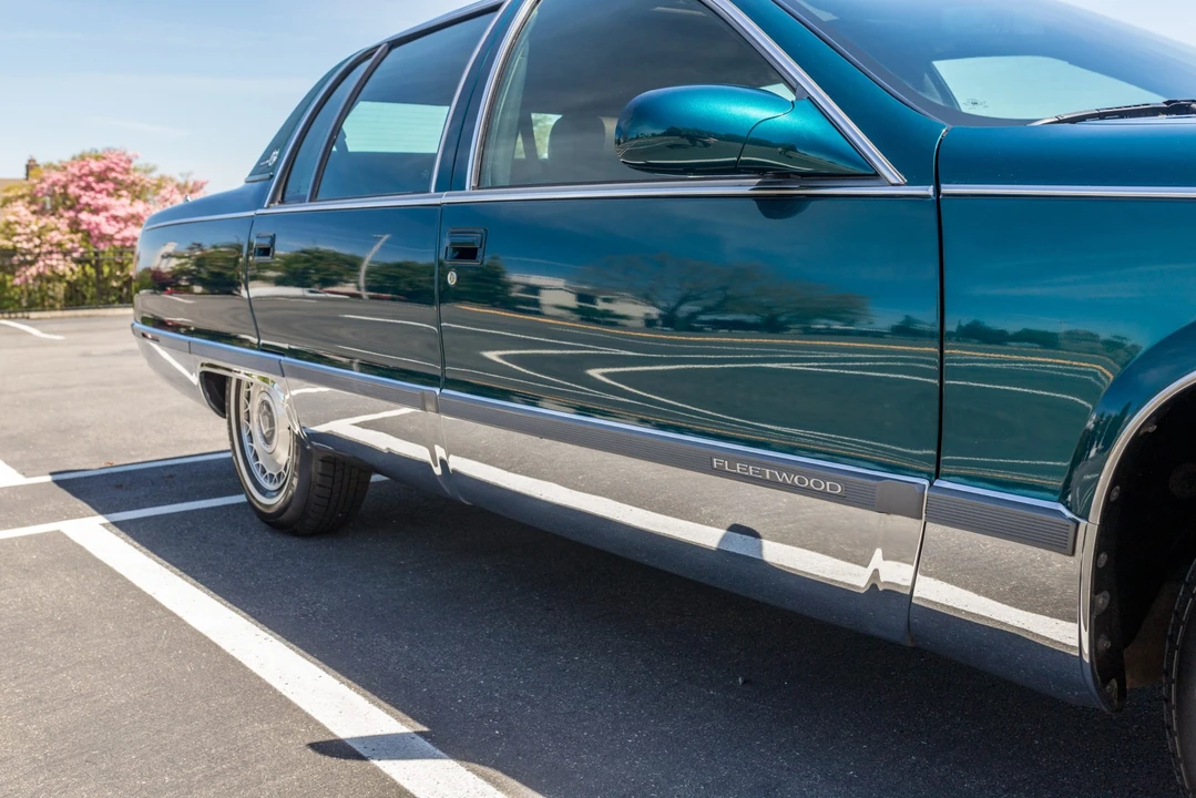 1995 Cadillac Fleetwood - Image 18 of 31