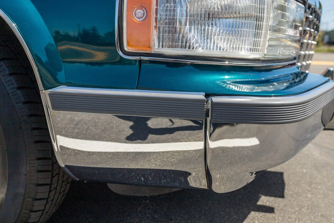 1995 Cadillac Fleetwood - Image 12 of 31