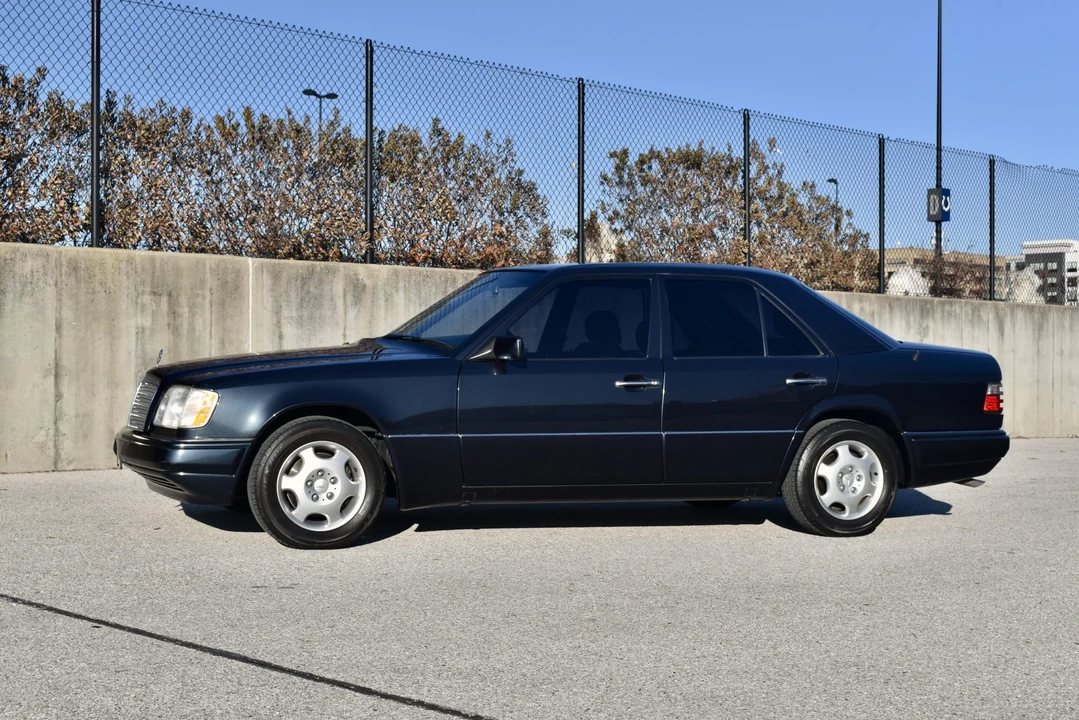 1995 Mercedes-Benz W124 E-Class - Image 12 of 31