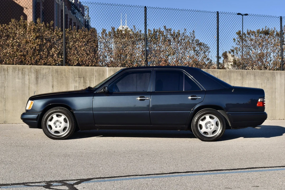 1995 Mercedes-Benz W124 E-Class - Image 13 of 31