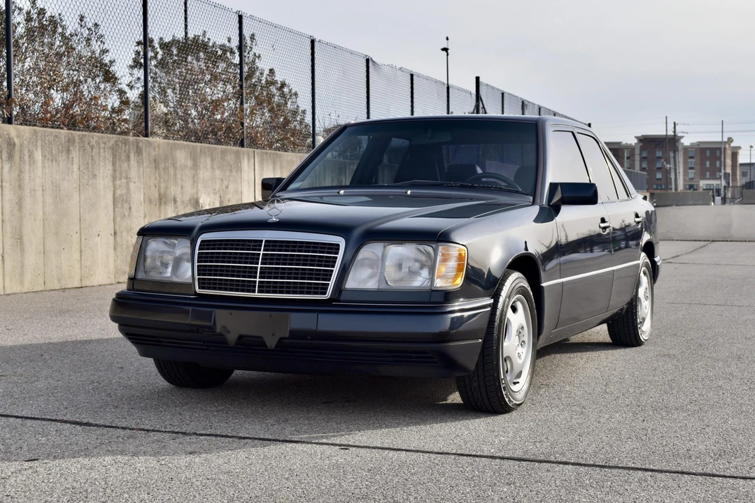 1995 Mercedes-Benz W124 E-Class - Image 2 of 31