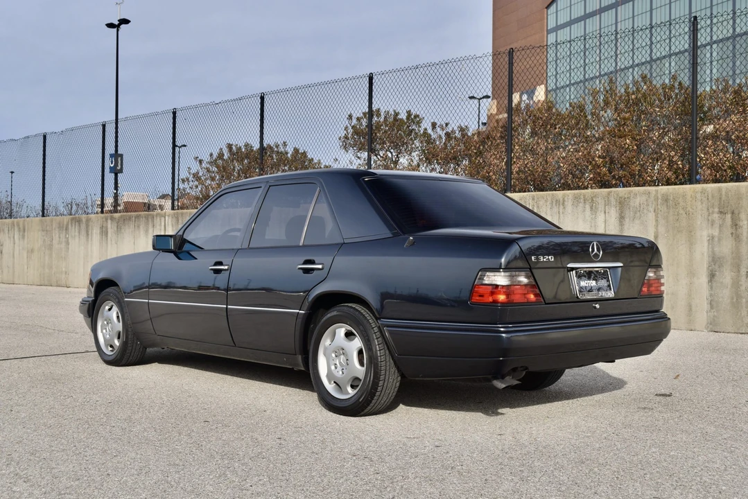 1995 Mercedes-Benz W124 E-Class - Image 16 of 31