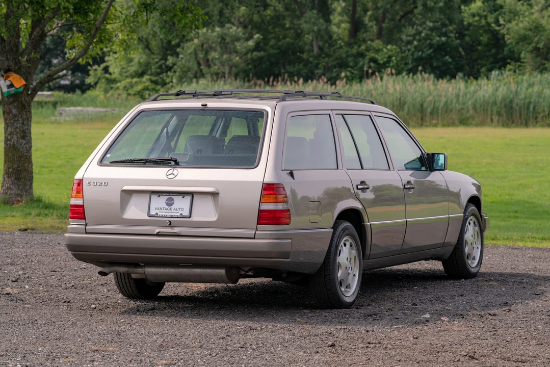 1995 Mercedes-Benz W124 E-Class - Image 10 of 31