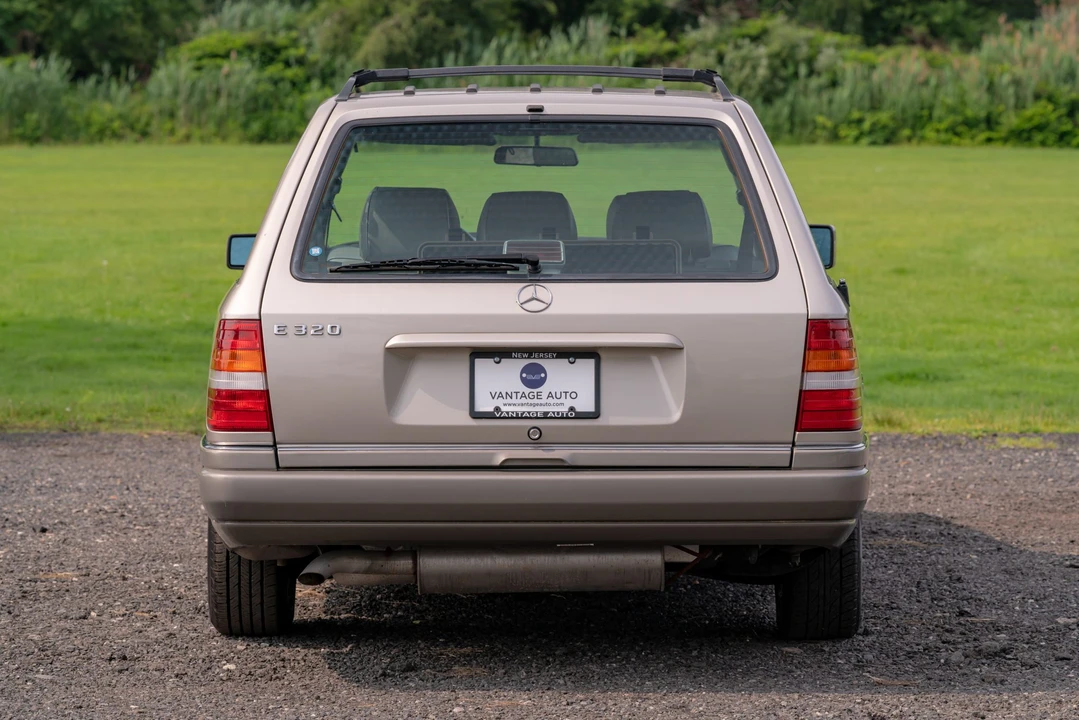1995 Mercedes-Benz W124 E-Class - Image 8 of 31