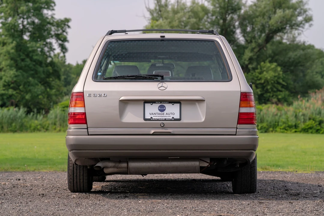 1995 Mercedes-Benz W124 E-Class - Image 9 of 31