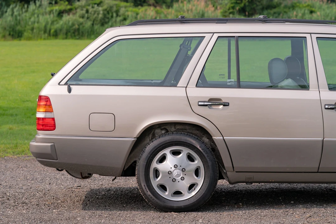 1995 Mercedes-Benz W124 E-Class - Image 29 of 31