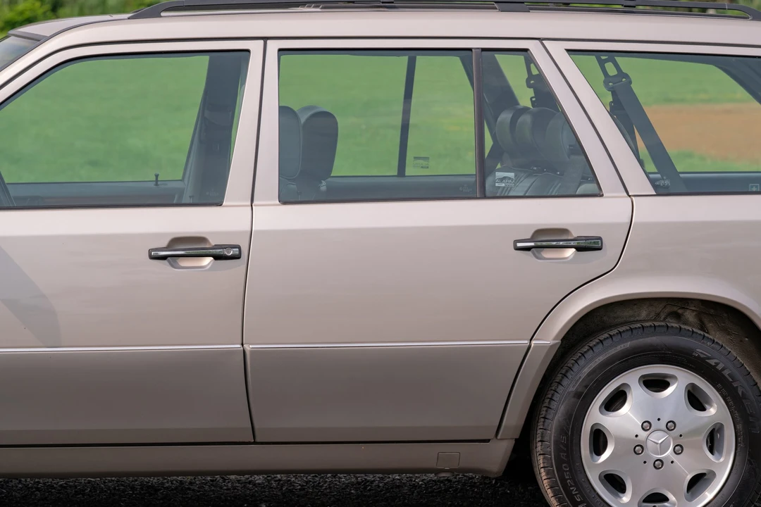 1995 Mercedes-Benz W124 E-Class - Image 23 of 31