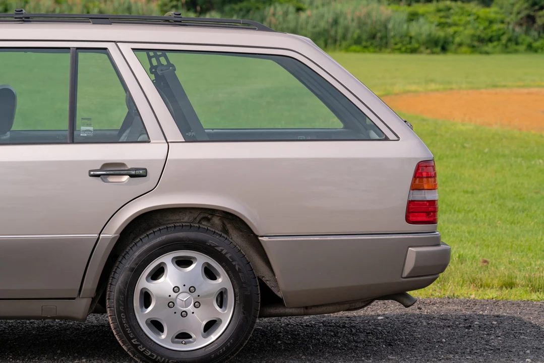 1995 Mercedes-Benz W124 E-Class - Image 24 of 31