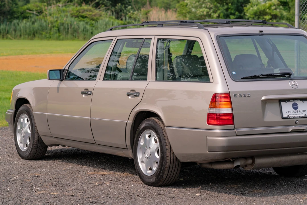 1995 Mercedes-Benz W124 E-Class - Image 25 of 31