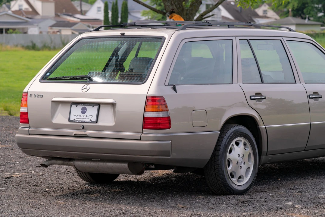1995 Mercedes-Benz W124 E-Class - Image 27 of 31