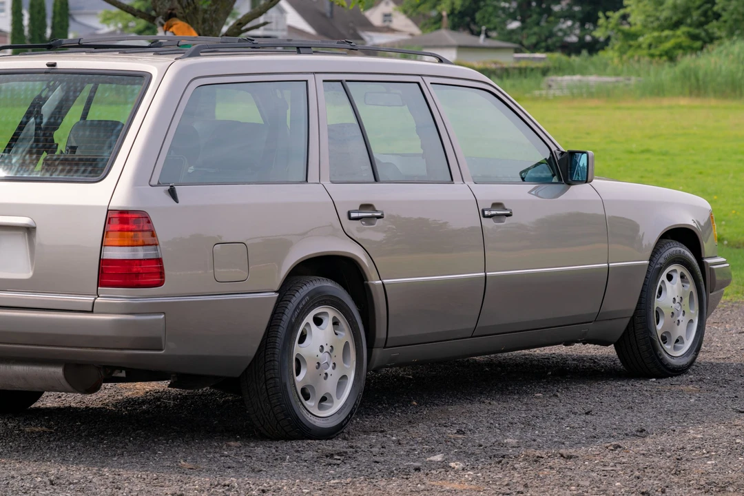 1995 Mercedes-Benz W124 E-Class - Image 28 of 31
