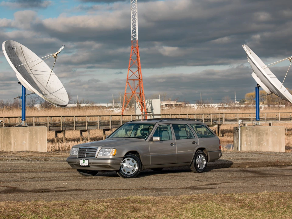 1995 Mercedes-Benz W124 E-Class - Image 2 of 31