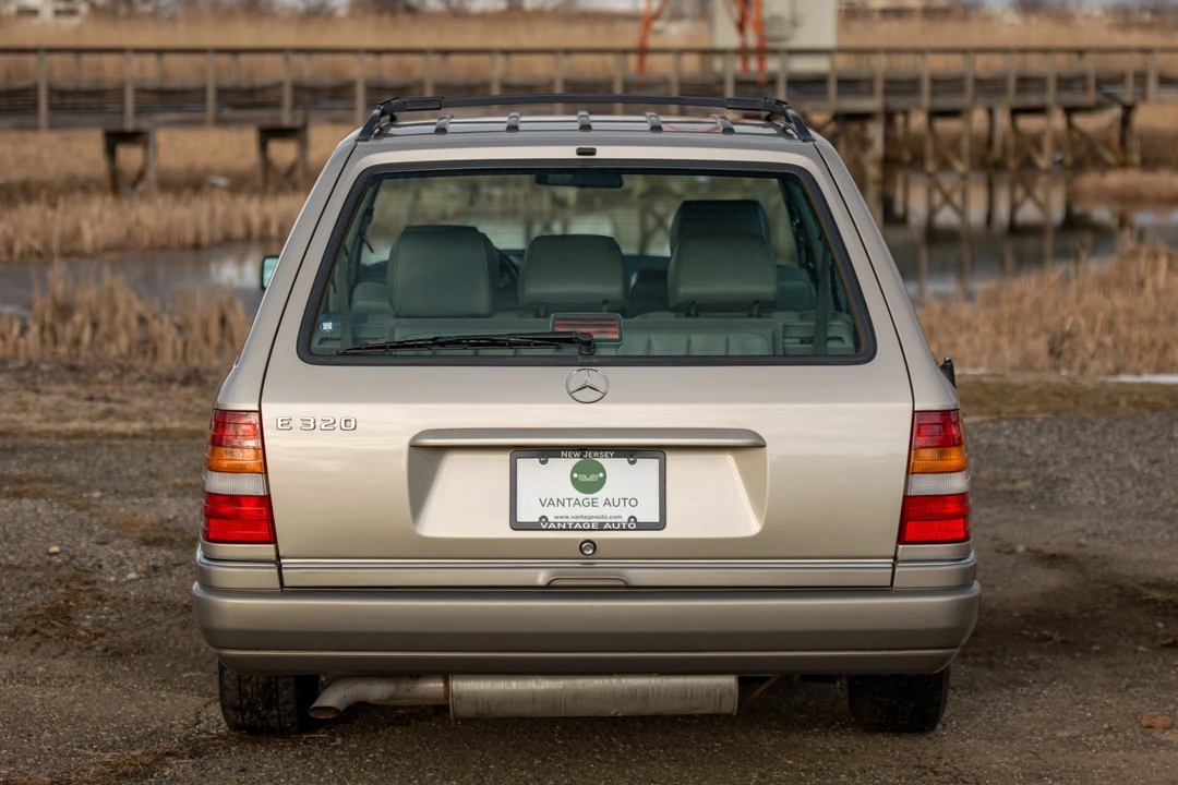 1995 Mercedes-Benz W124 E-Class - Image 18 of 31