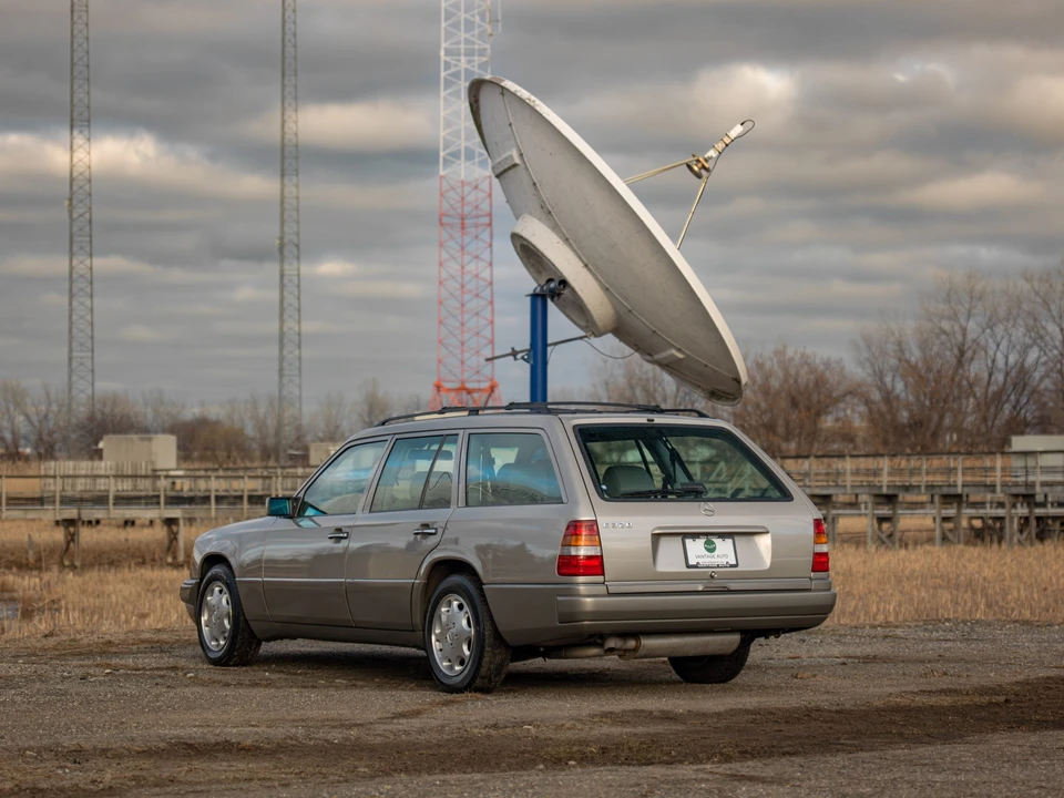 1995 Mercedes-Benz W124 E-Class - Image 12 of 31
