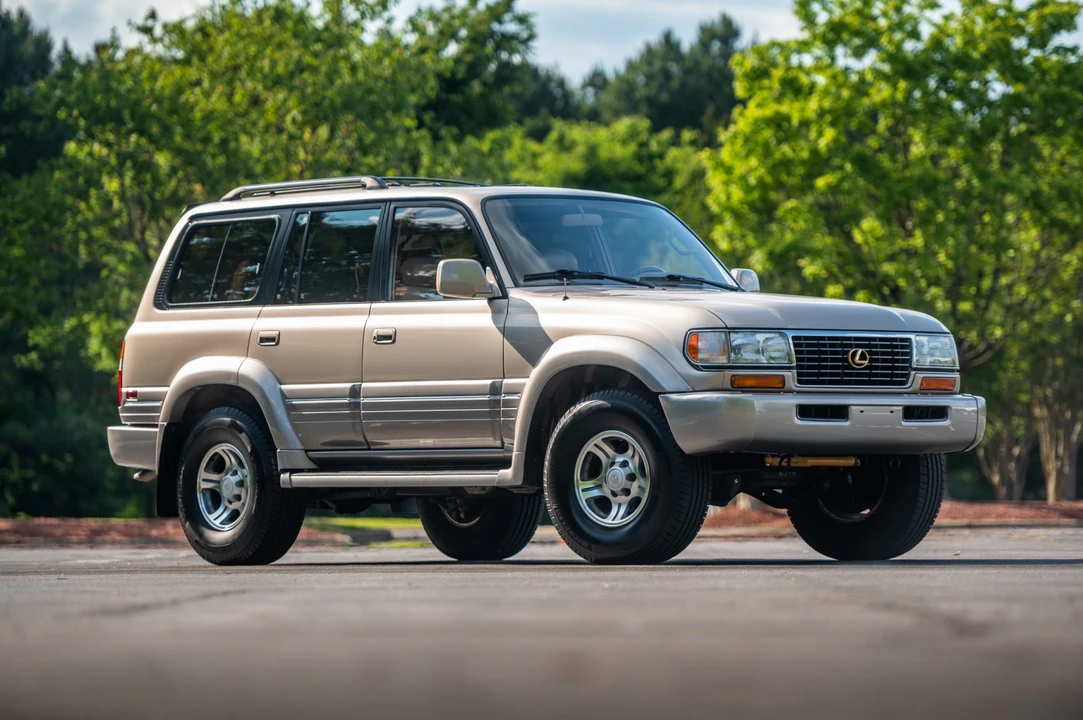 1997 Lexus LX 1st Gen - Image 29 of 31