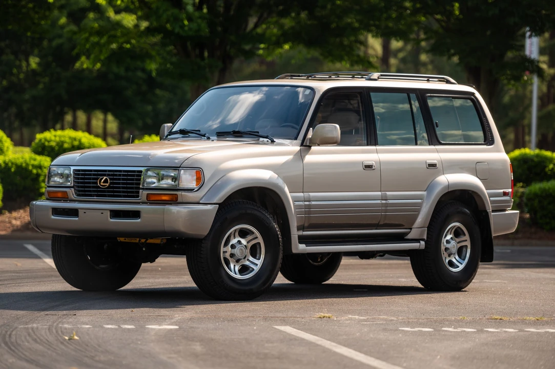 1997 Lexus LX 1st Gen - Image 5 of 31