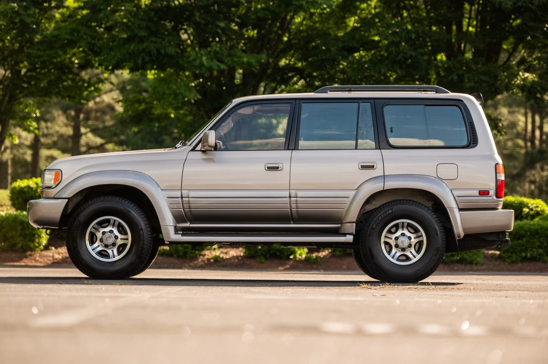 1997 Lexus LX 1st Gen - Image 13 of 31