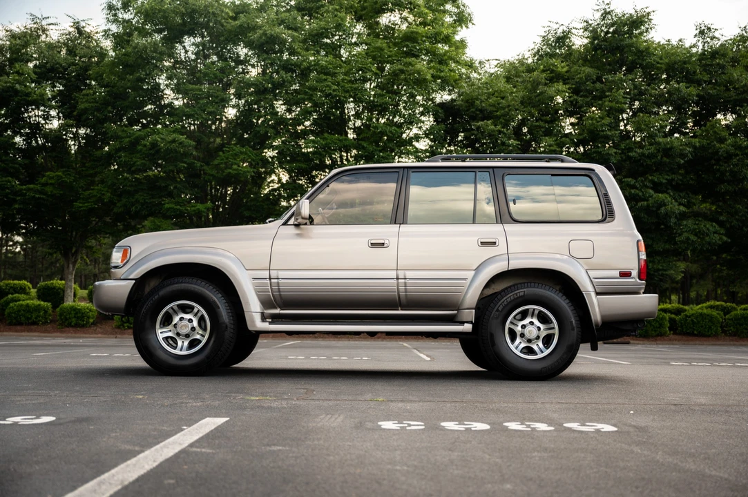 1997 Lexus LX 1st Gen - Image 12 of 31
