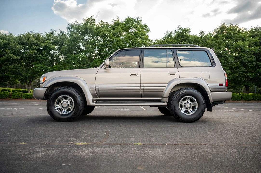 1997 Lexus LX 1st Gen - Image 11 of 31