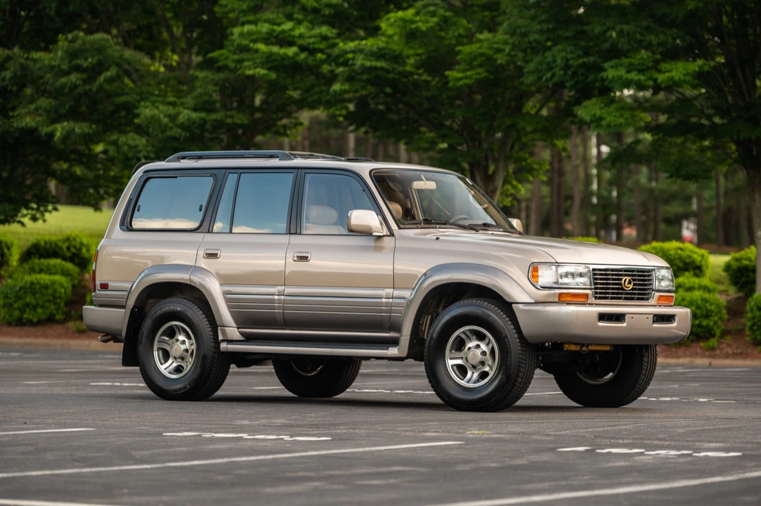 1997 Lexus LX 1st Gen - Image 27 of 31