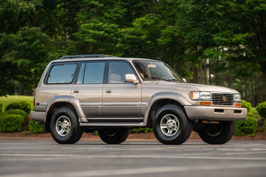 1997 Lexus LX 1st Gen - Image 28 of 31