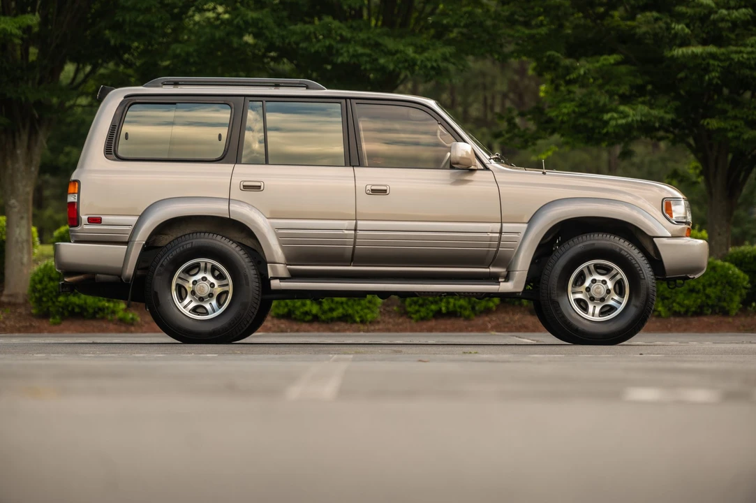 1997 Lexus LX 1st Gen - Image 25 of 31
