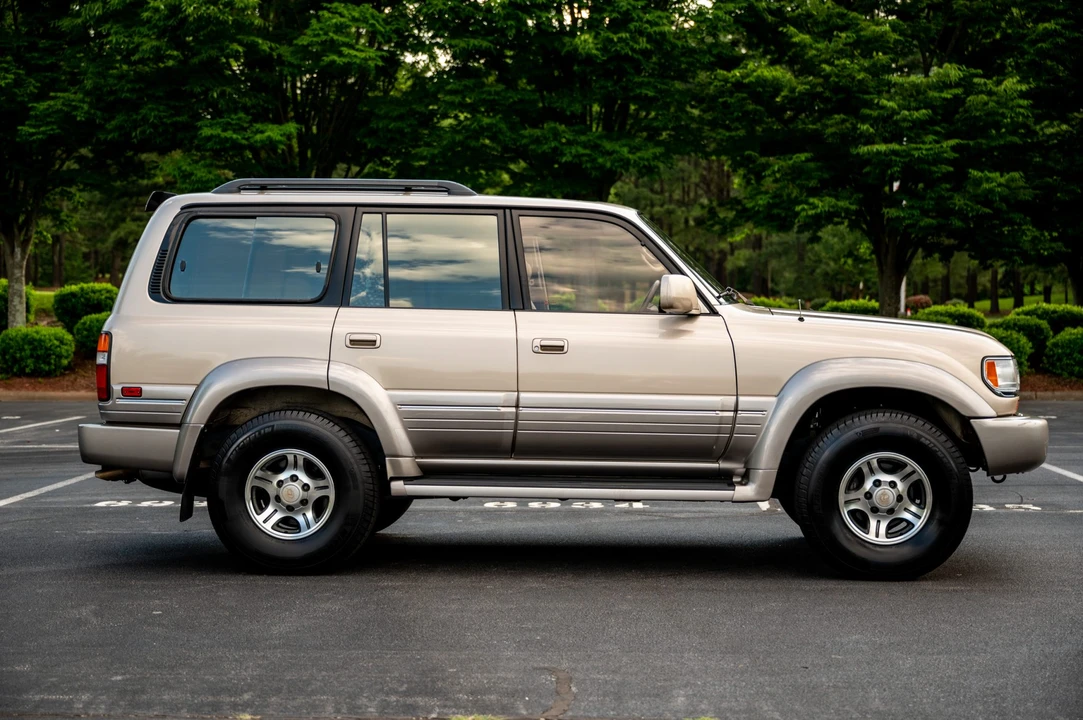 1997 Lexus LX 1st Gen - Image 26 of 31