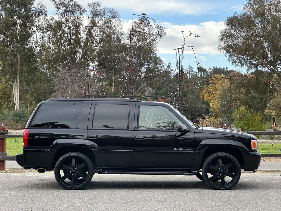 1999 Cadillac Escalade 1st Gen - Image 9 of 31