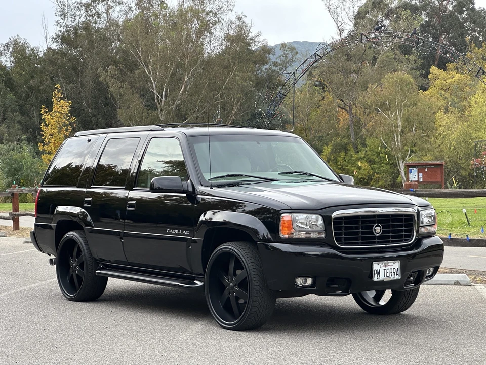 1999 Cadillac Escalade 1st Gen - Image 2 of 31
