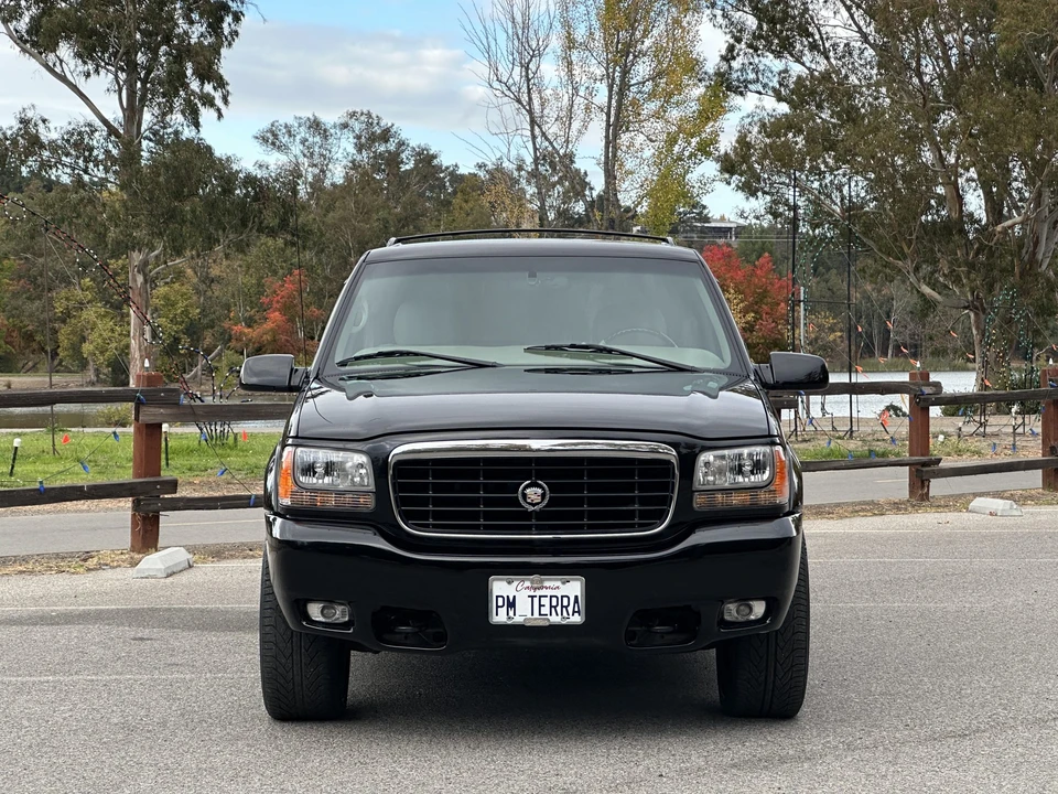 1999 Cadillac Escalade 1st Gen - Image 3 of 31