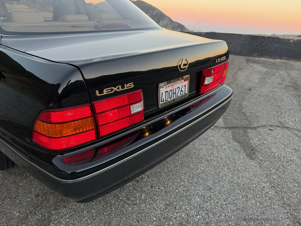 1999 Lexus LS 2nd Gen - Image 22 of 31