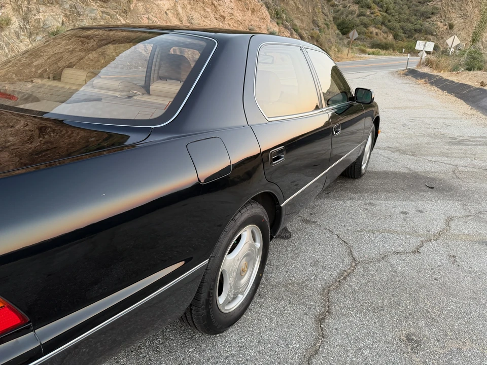 1999 Lexus LS 2nd Gen - Image 19 of 31