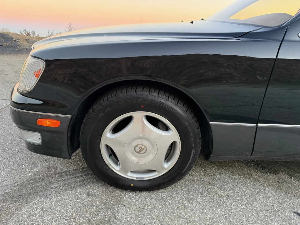 1999 Lexus LS 2nd Gen - Image 25 of 31