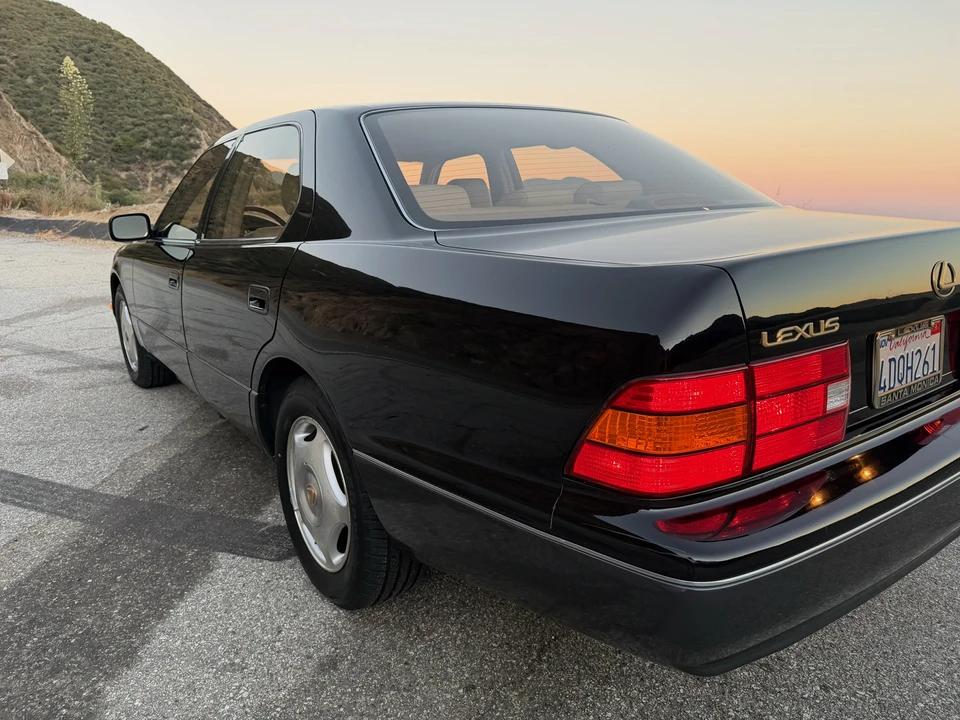 1999 Lexus LS 2nd Gen - Image 21 of 31