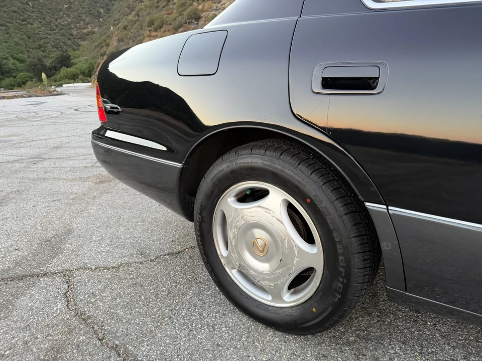 1999 Lexus LS 2nd Gen - Image 24 of 31