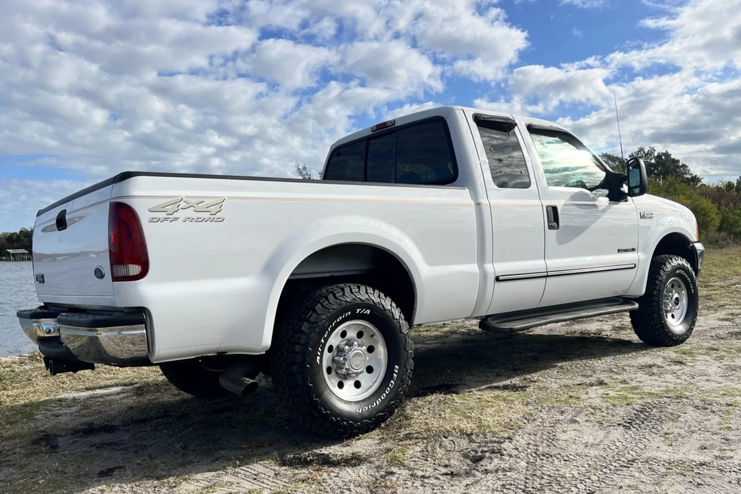 2000 Ford Super Duty 1st Gen - Image 2 of 8