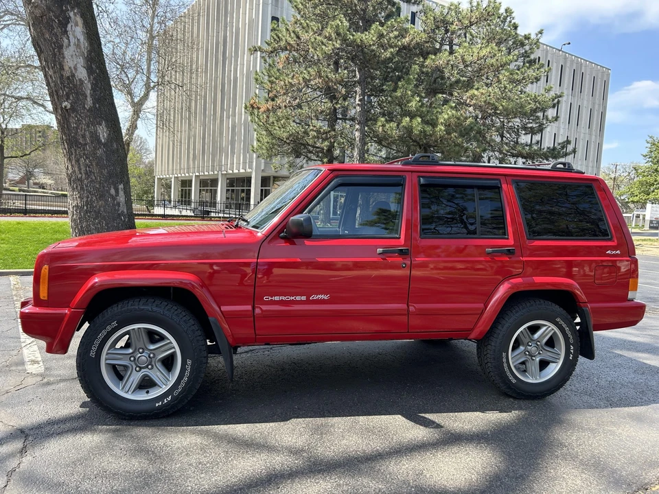 2000 Jeep XJ Cherokee - Image 2 of 31
