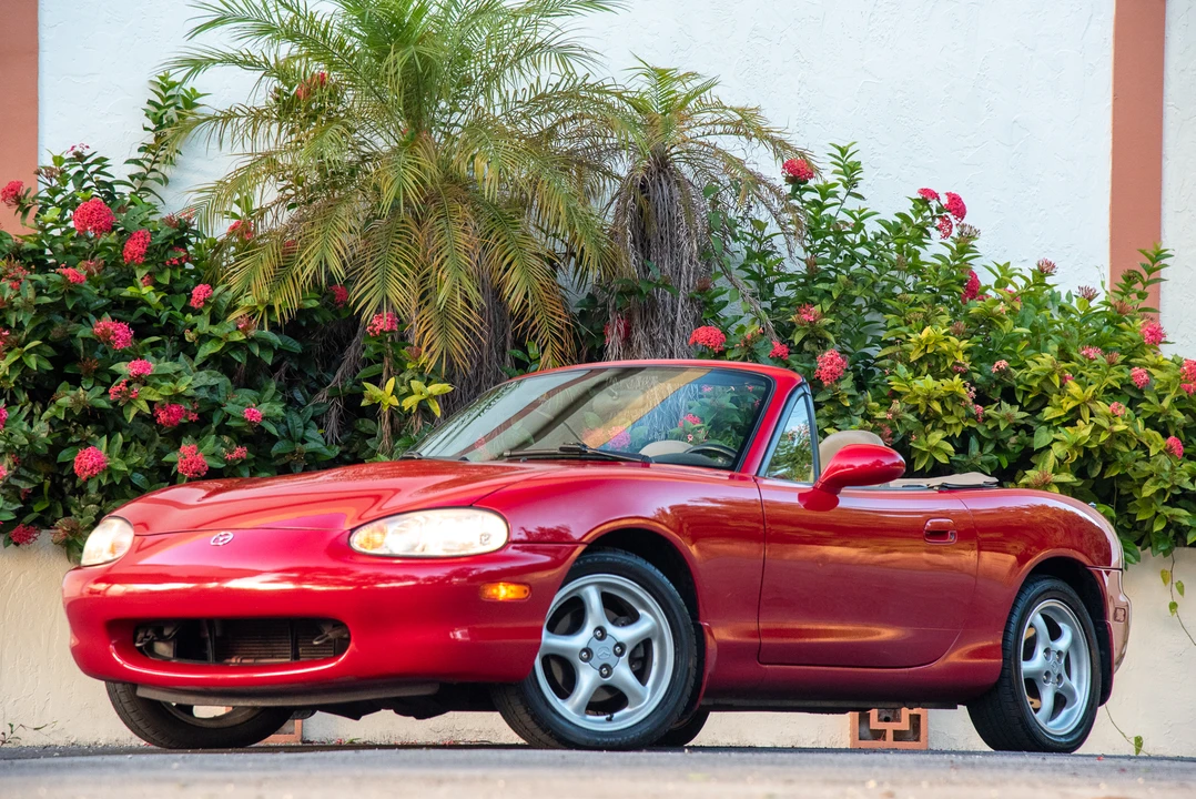 2000 Mazda NB MX-5 Miata - Image 2 of 31