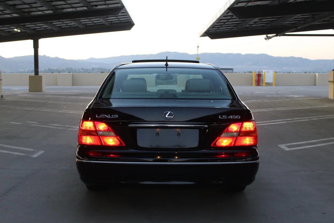 2002 Lexus LS 3rd Gen - Image 15 of 31