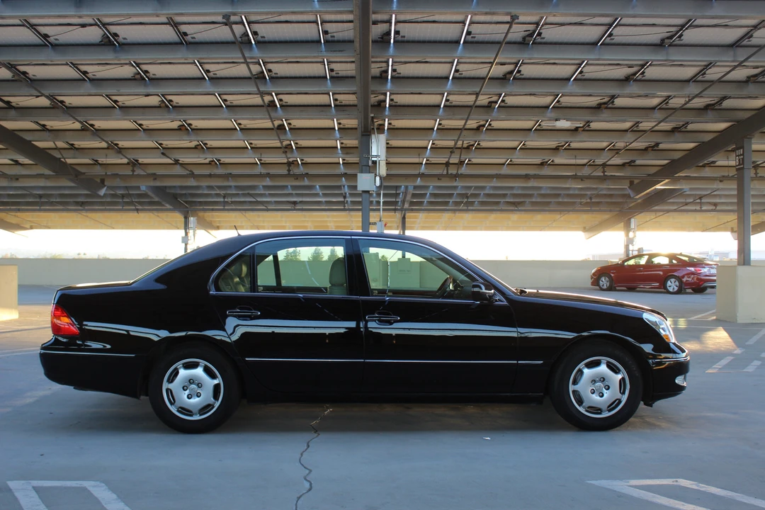 2002 Lexus LS 3rd Gen - Image 5 of 31