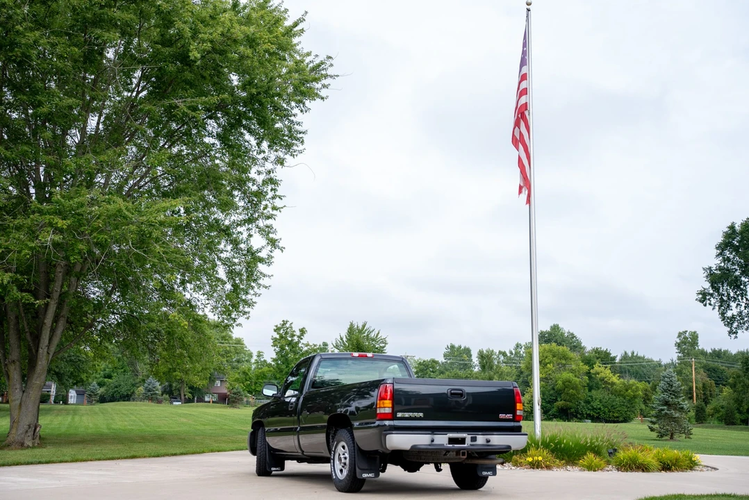 2003 GMC Sierra 2nd Gen - Image 9 of 31