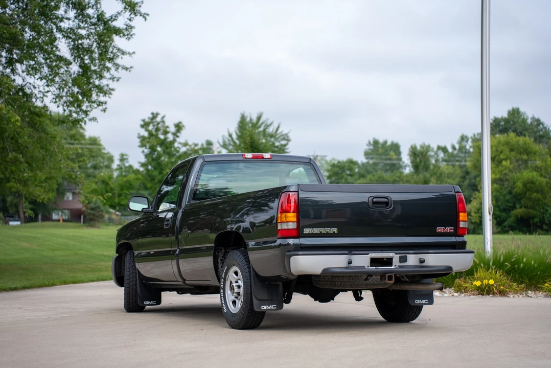 2003 GMC Sierra 2nd Gen - Image 10 of 31