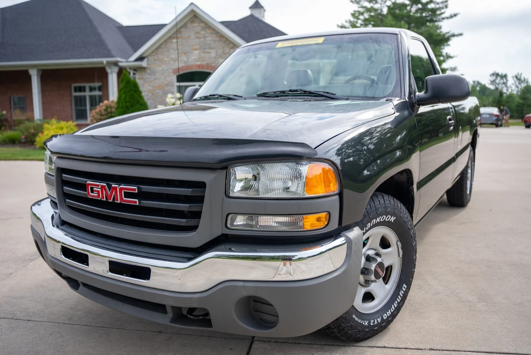 2003 GMC Sierra 2nd Gen - Image 3 of 31
