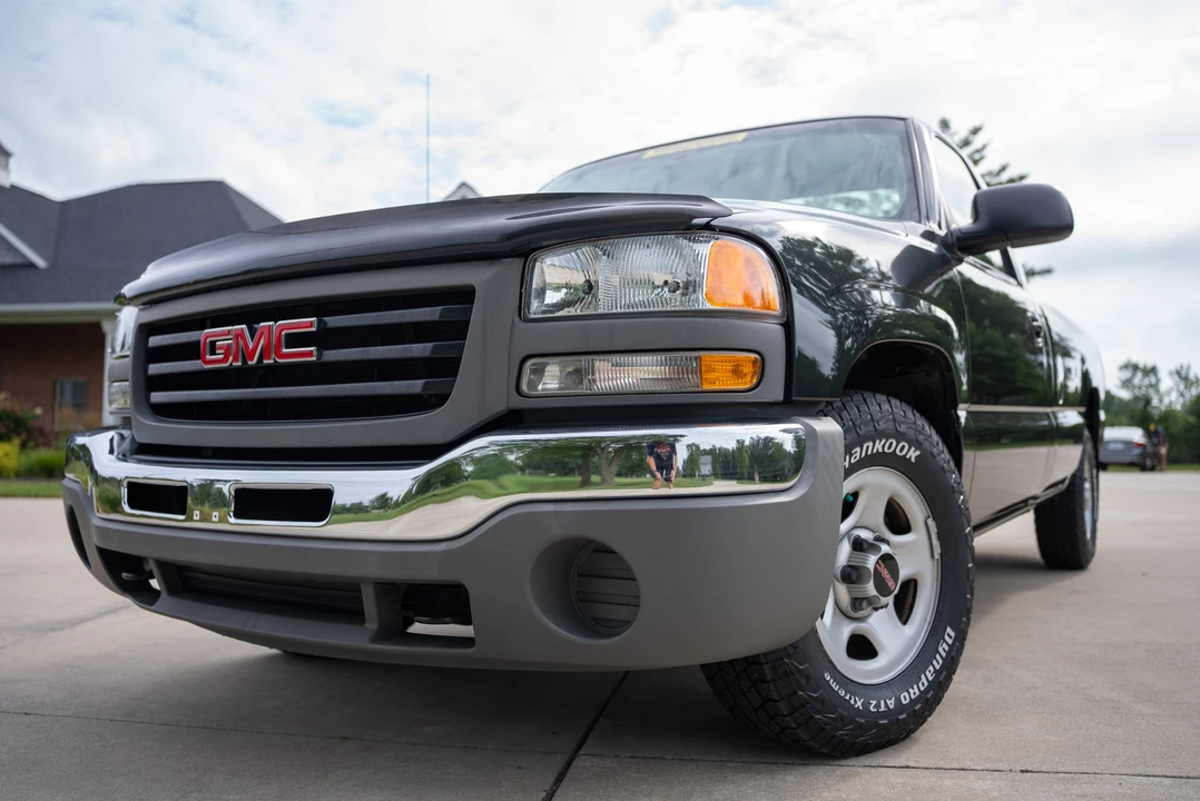2003 GMC Sierra 2nd Gen - Image 2 of 31