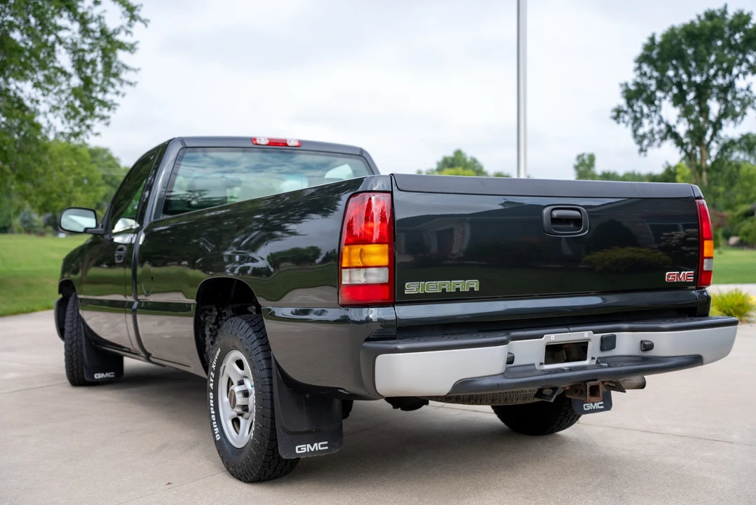 2003 GMC Sierra 2nd Gen - Image 11 of 31
