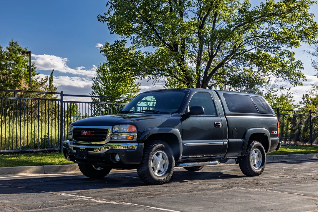 2004 GMC Sierra 2nd Gen - Image 2 of 31