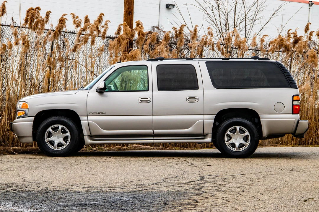 2004 GMC Yukon 2nd Gen - Image 19 of 31